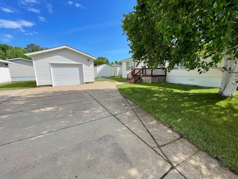 708 1st St E, Milaca, MN 56353