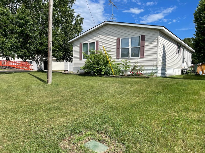 708 1st St E, Milaca, MN 56353