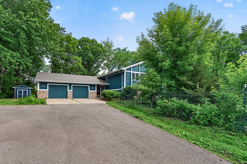 23045 Plateau Dr, Lakeville, MN 55044