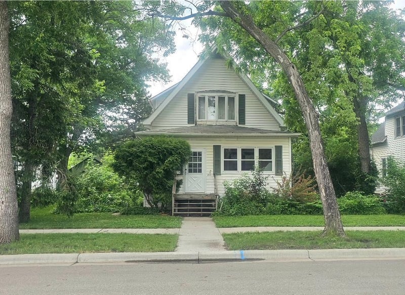 205 E 6th St, Morris, MN 56267