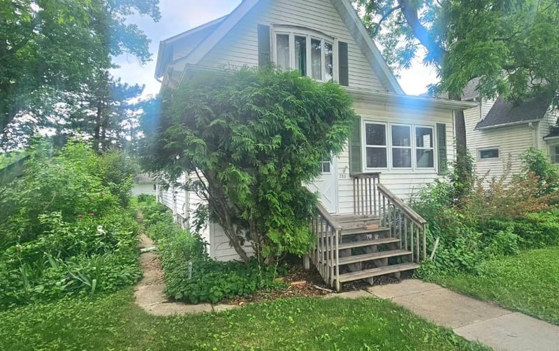 205 E 6th St, Morris, MN 56267