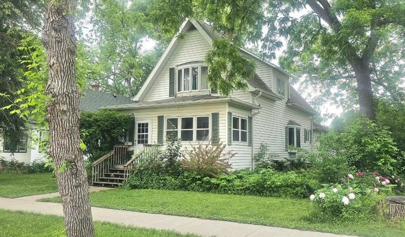205 E 6th St, Morris, MN 56267