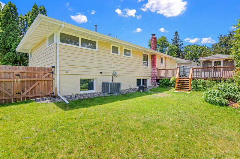 1640 7th St NW, New Brighton, MN 55112