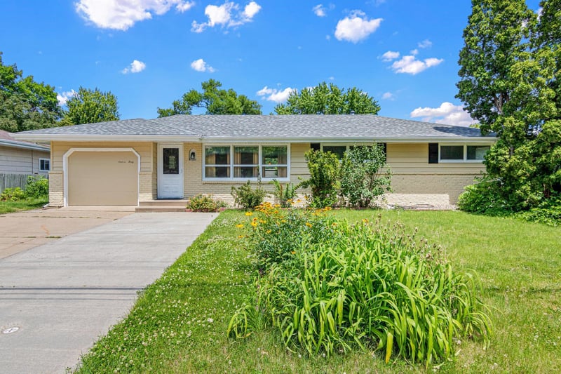 1640 7th St NW, New Brighton, MN 55112