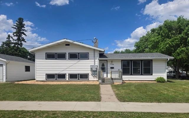 1536 10th Ave N, Moorhead, MN 56560