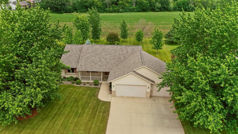 217 Whispering Hills Dr, Saint Charles, MN 55972