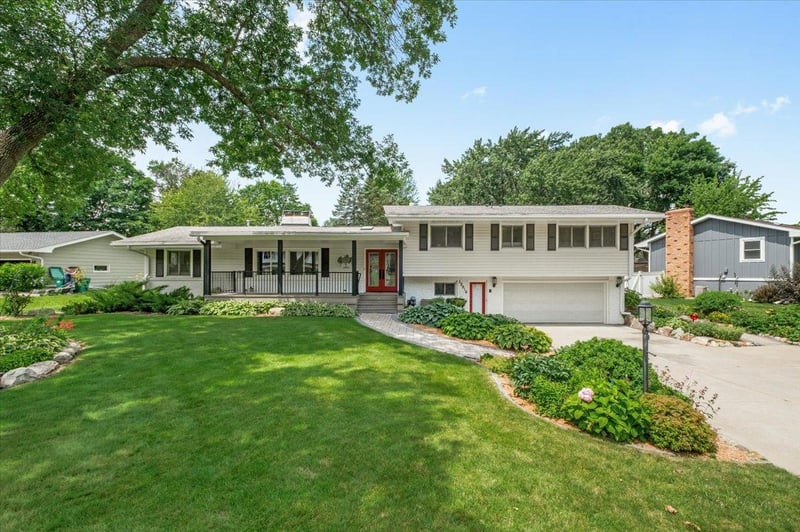 12914 5th Ave S, Burnsville, MN 55337