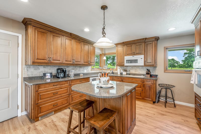 11990 380th Ave, Blue Earth, MN 56013
