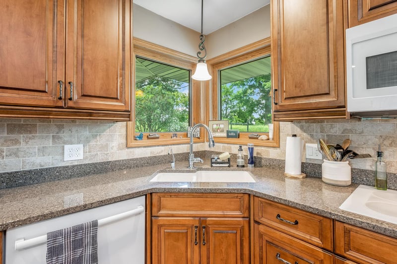 11990 380th Ave, Blue Earth, MN 56013
