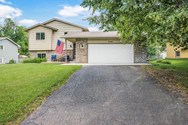 9162 Kirkwood Ln N, Maple Grove, MN 55369