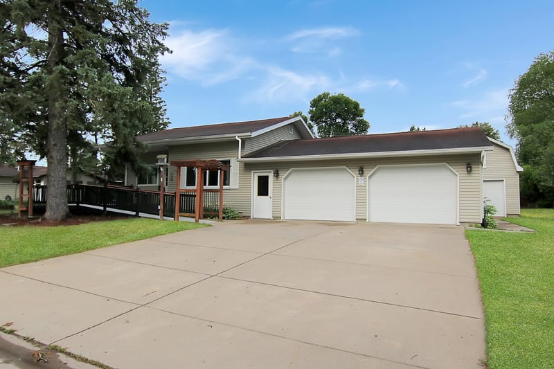 709 9th Ave NE, Brainerd, MN 56401