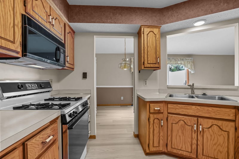 8792 Norway St NW, Coon Rapids, MN 55433