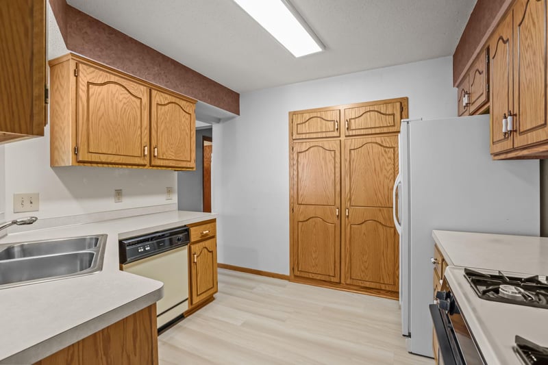 8792 Norway St NW, Coon Rapids, MN 55433