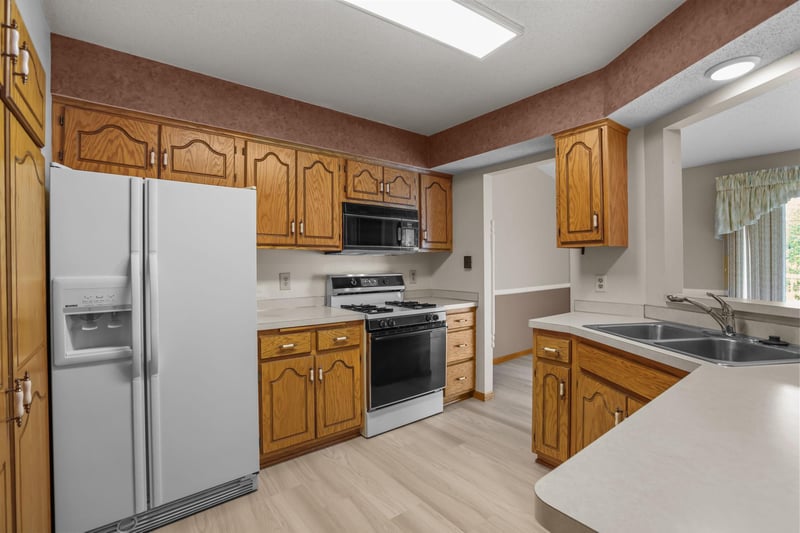 8792 Norway St NW, Coon Rapids, MN 55433