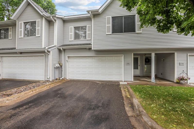 8792 Norway St NW, Coon Rapids, MN 55433