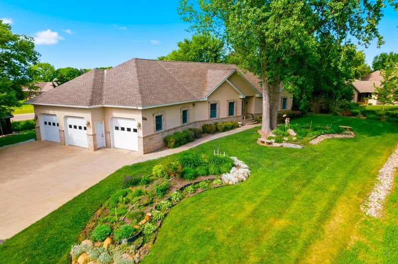 1146 Pleasure Dr W, Litchfield, MN 55355