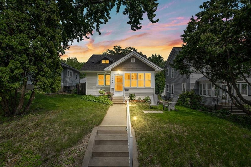 1388 Simpson St, Saint Paul, MN 55108