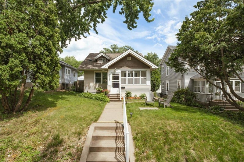 1388 Simpson St, Saint Paul, MN 55108