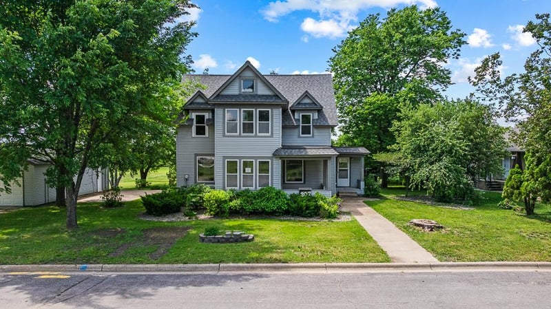 207 S Lake St, Belview, MN 56214