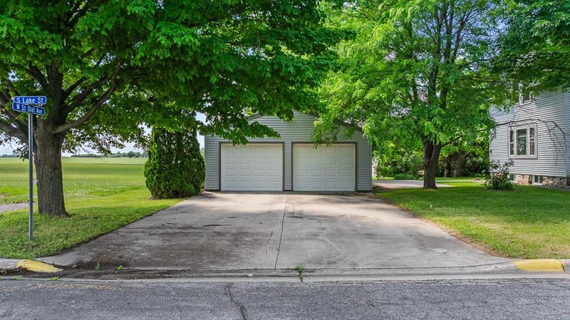 207 S Lake St, Belview, MN 56214
