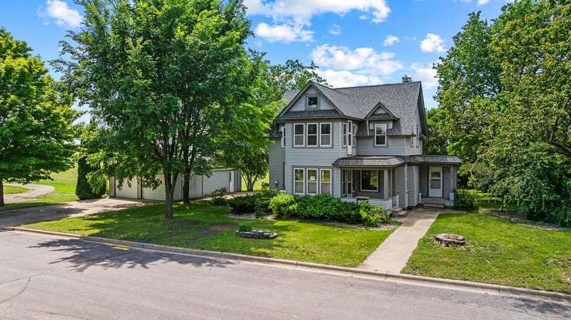 207 S Lake St, Belview, MN 56214