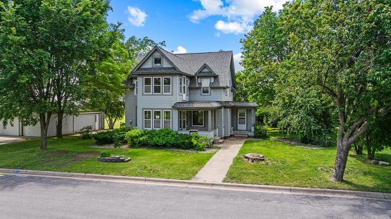 207 S Lake St, Belview, MN 56214