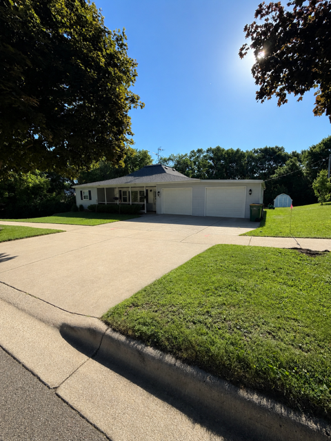 109 S Griffin St, Lakefield, MN 56150