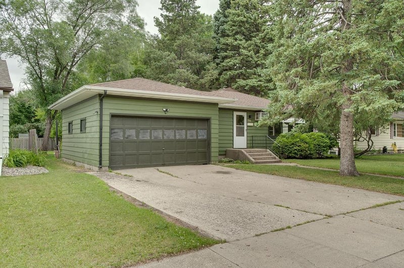 419 16th St S, Moorhead, MN 56560