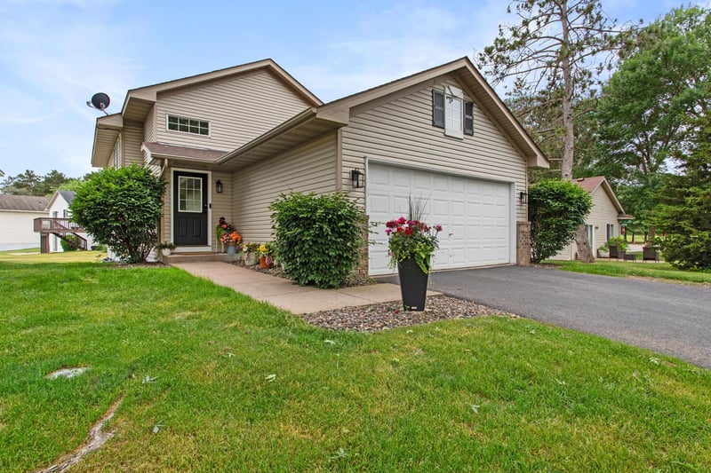 5819 Forest Boulevard Trl, Wyoming, MN 55092