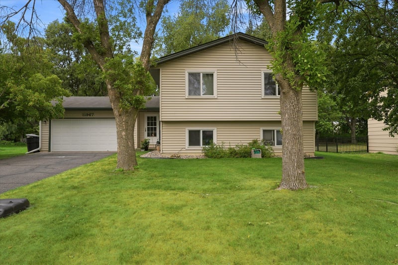 11967 Wisconsin Ave N, Champlin, MN 55316