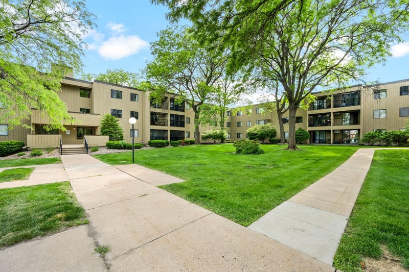4101 Parklawn Ave #201, Edina, MN 55435