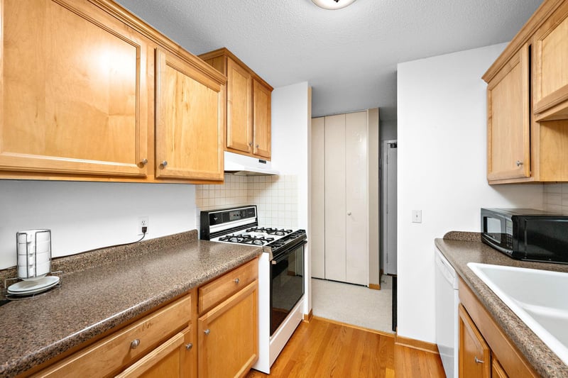 4101 Parklawn Ave #201, Edina, MN 55435