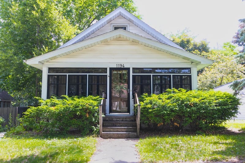 1194 Farrington St, Saint Paul, MN 55117