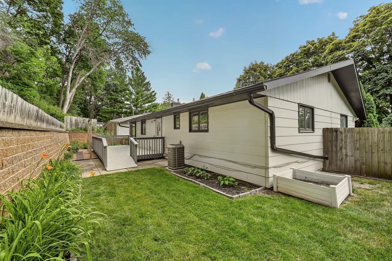 1019 11th St SW, Rochester, MN 55902