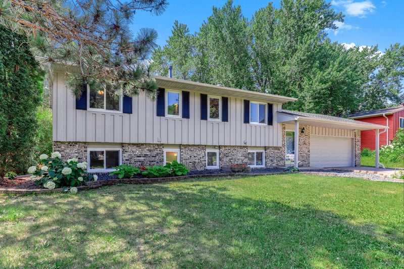 2633 Skyview Ct, Stillwater, MN 55082