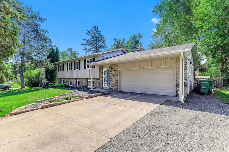 2633 Skyview Ct, Stillwater, MN 55082