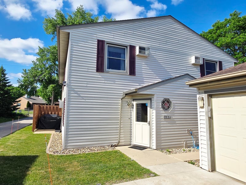 1648 8 1/2 St SE, Rochester, MN 55904