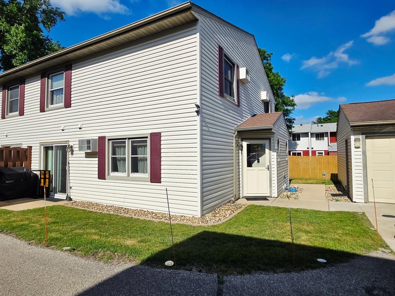 1648 8 1/2 St SE, Rochester, MN 55904