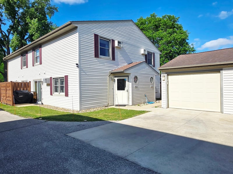 1648 8 1/2 St SE, Rochester, MN 55904