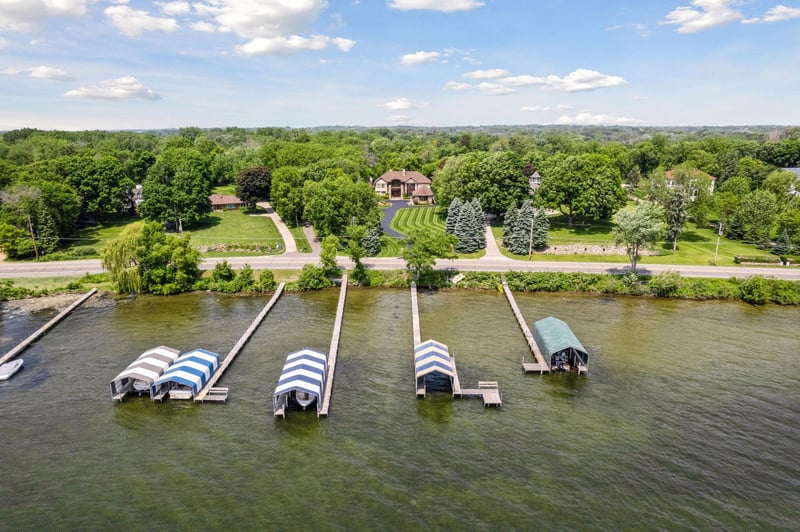 1910 Shoreline Dr, Wayzata, MN 55391
