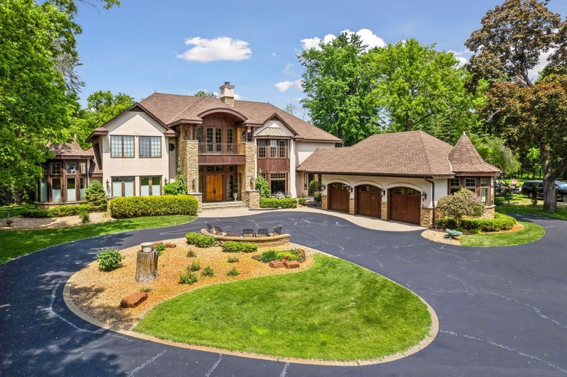 1910 Shoreline Dr, Wayzata, MN 55391