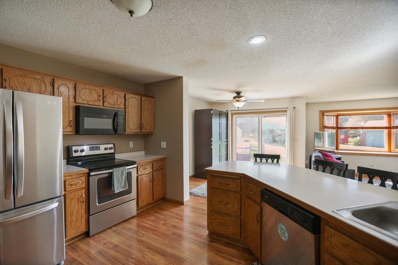 9818 Palm St NW, Coon Rapids, MN 55433