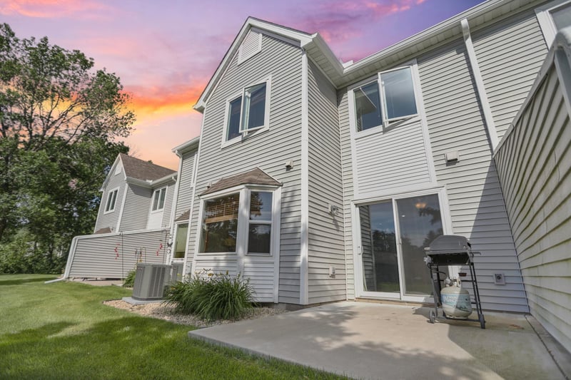 9818 Palm St NW, Coon Rapids, MN 55433