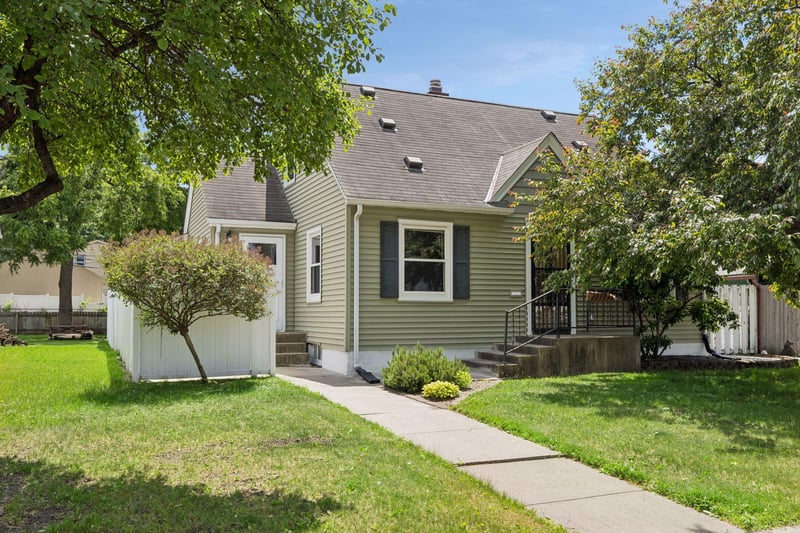 1806 Montana Ave E, Saint Paul, MN 55119