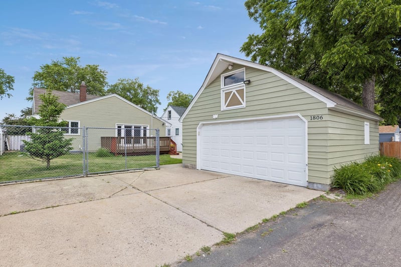 1806 Montana Ave E, Saint Paul, MN 55119