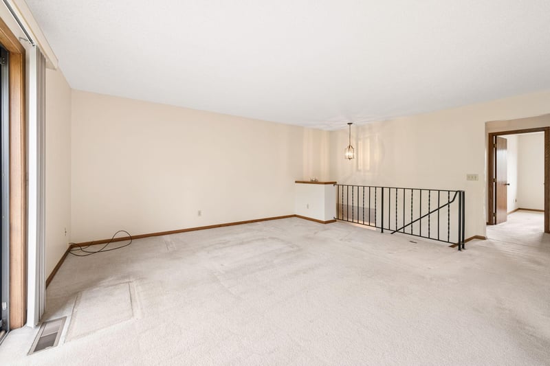 336 W 5th St, Waconia, MN 55387