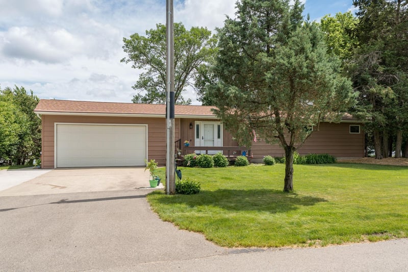 49295 Sportsmans Ln, Waterville, MN 56096