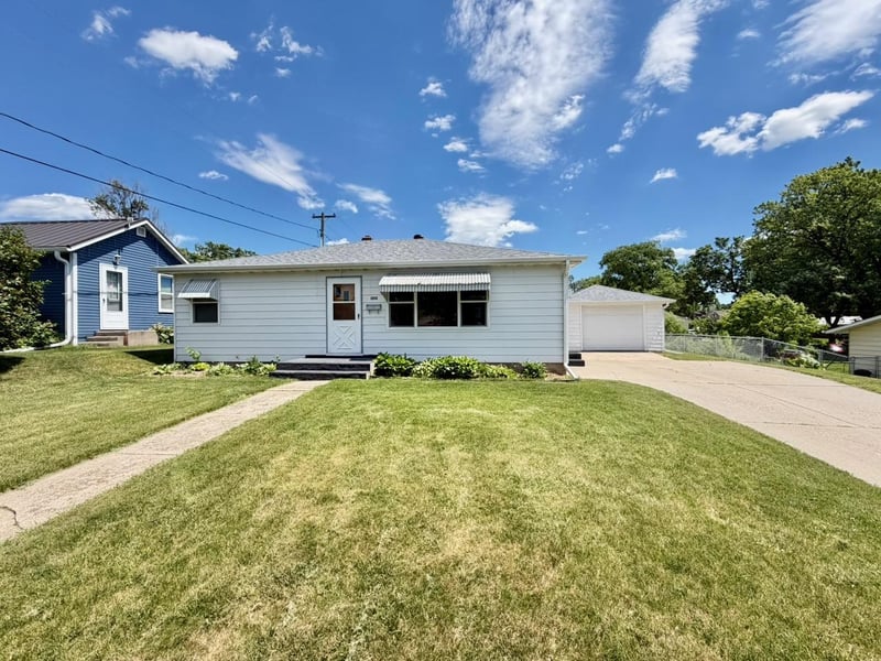 1212 N Marien St, Fergus Falls, MN 56537