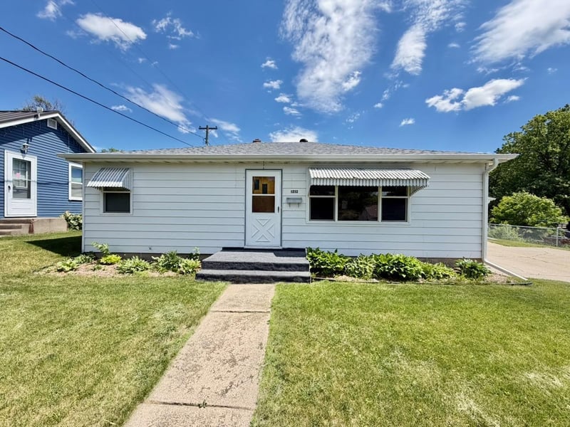 1212 N Marien St, Fergus Falls, MN 56537