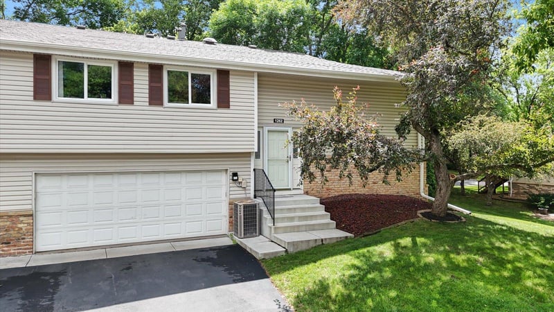 1262 Timbershore Ln, Eagan, MN 55123